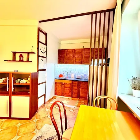 Cozy Apartmant Next To Metro Βαρσοβία