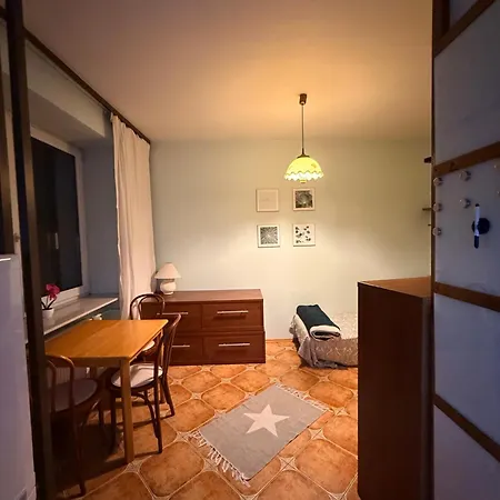 Cozy Apartmant Next To Metro 华沙