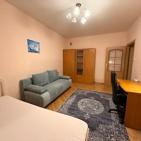 Cozy Apartmant Next To Metro 华沙