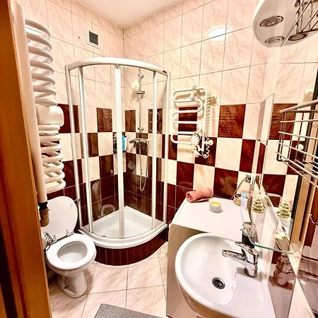 Cozy Apartmant Next To Metro شقة وارسو