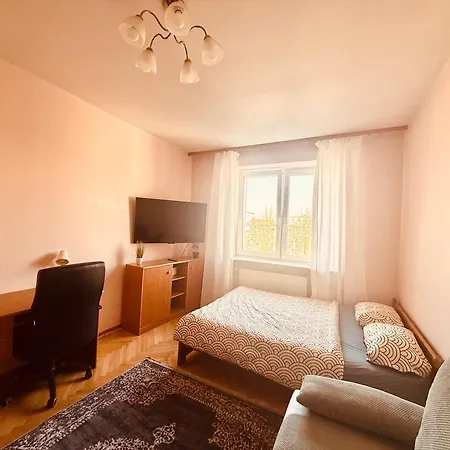 Cozy Apartmant Next To Metro Apartman *