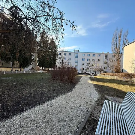 Cozy Apartmant Next To Metro *