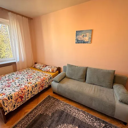 Cozy Apartmant Next To Metro Apartament *