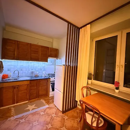 Cozy Apartmant Next To Metro 아파트